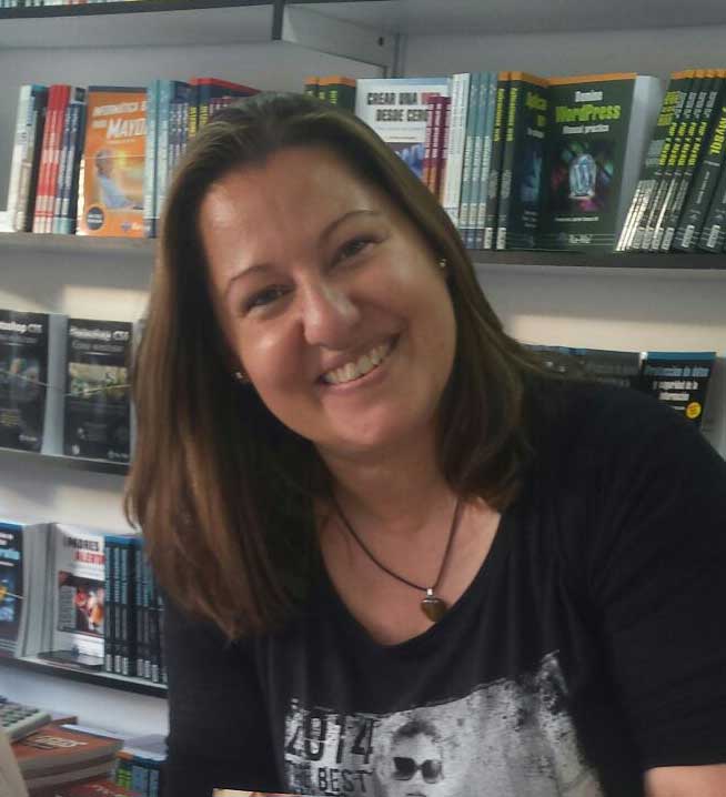 Esther Chinarro, autora de Ediciones Atlantis